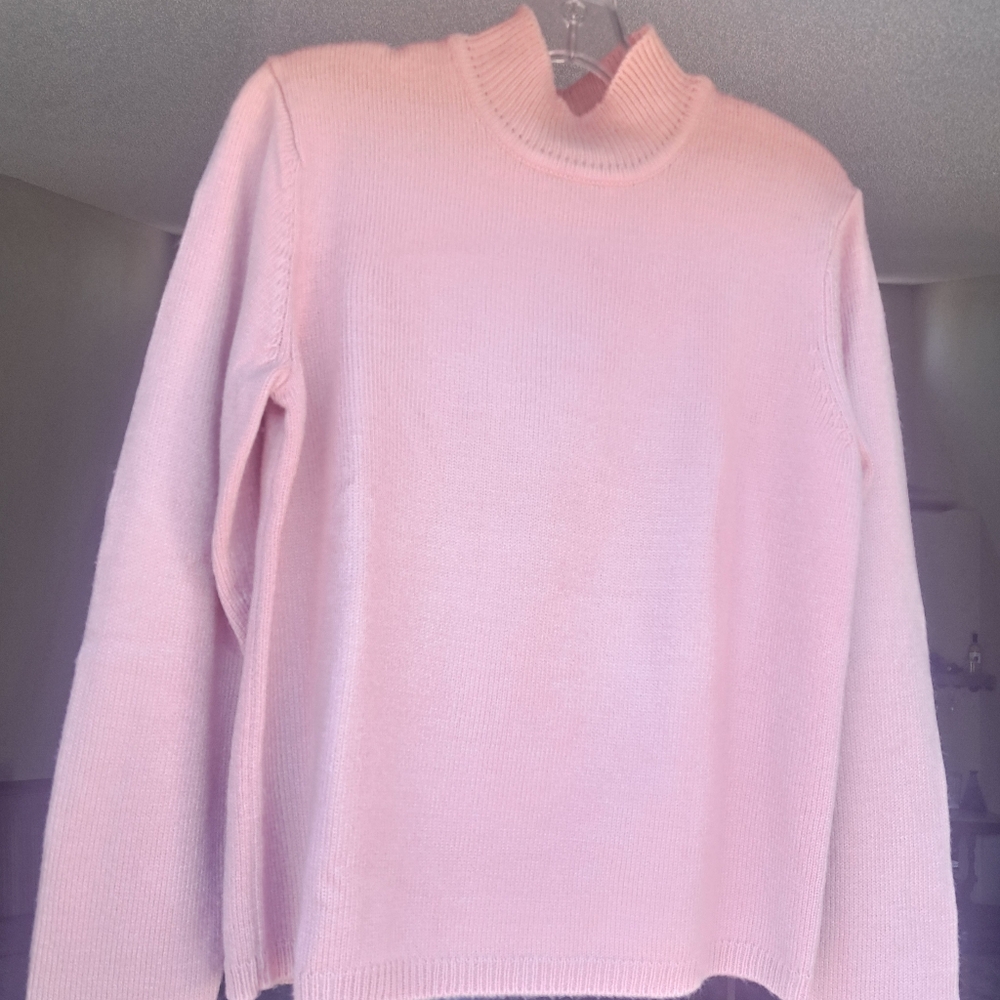 Soft rose pink sweater in small, brand new, 100% acrylic but very Luxe texture